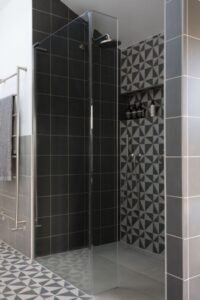 Idéias de design para banheiros pretos luxuosos