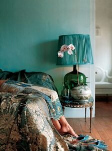 Experimente o turquesa projetando seu quarto em tons de azul cativantes