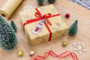 Como criar seu próprio embrulho de presente de Natal – Crafters Companion UK